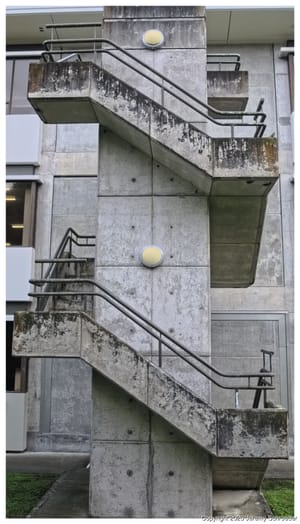 Concrete Geometry and Rhythmic Shadows